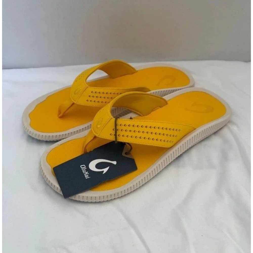 OluKai Ulele Sandals Mens 11 Yellow Hibiscus Water Resistant 10435-3H3H NWT